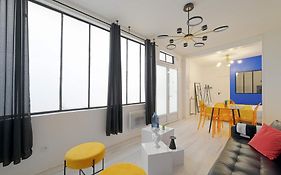 Modern Large Studio Apartment For 3